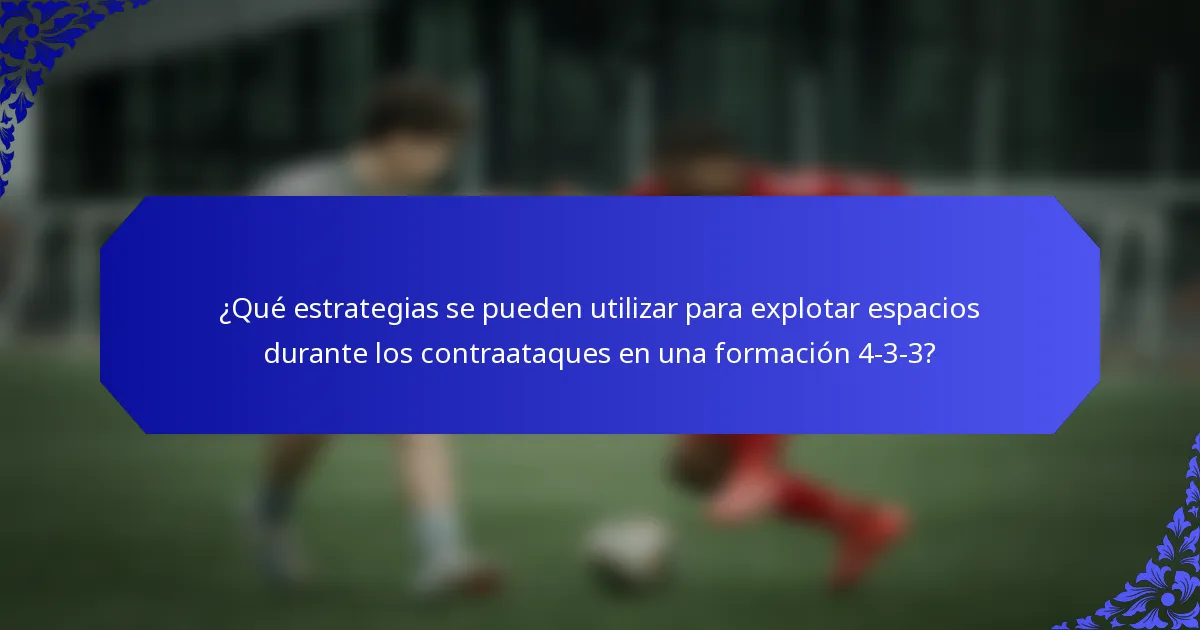 ¿Qué estrategias se pueden utilizar para explotar espacios durante los contraataques en una formación 4-3-3?